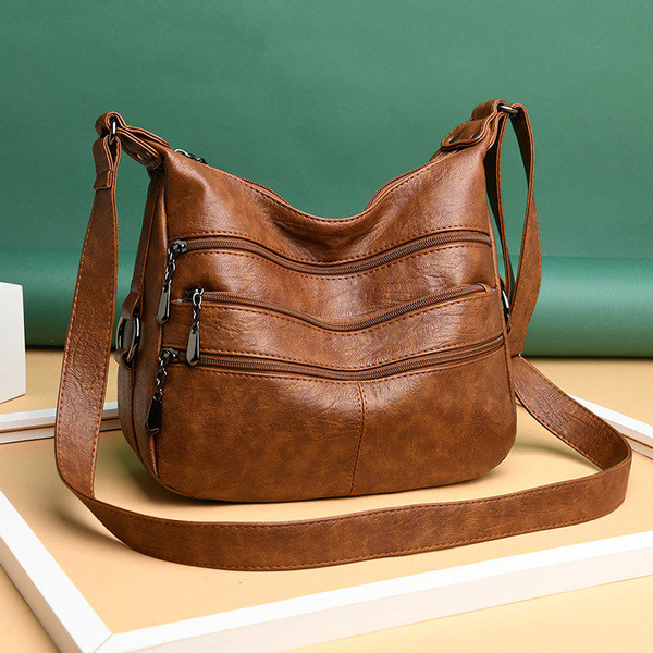 Korszerű női táska hosszú füllel és zsebekkel