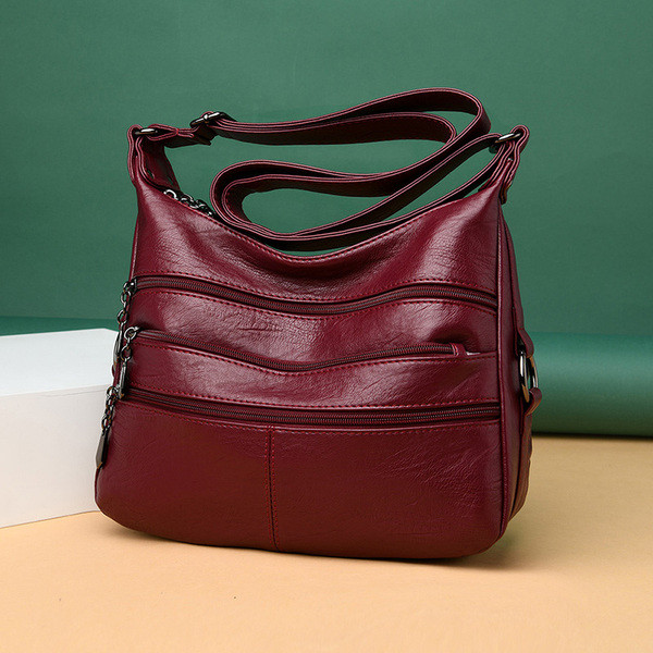 Korszerű női táska hosszú füllel és zsebekkel