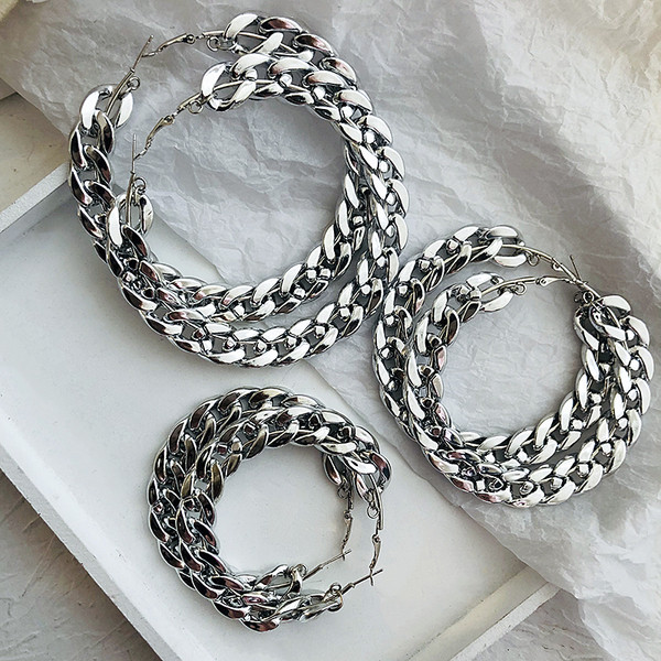 Nagy női fülbevaló kerek formában