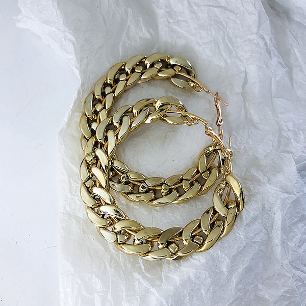 Nagy női fülbevaló kerek formában