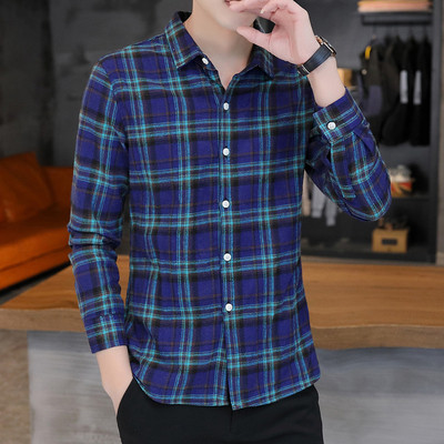 Klassikalise krae ja pikkade varrukatega ruuduline meestesärk