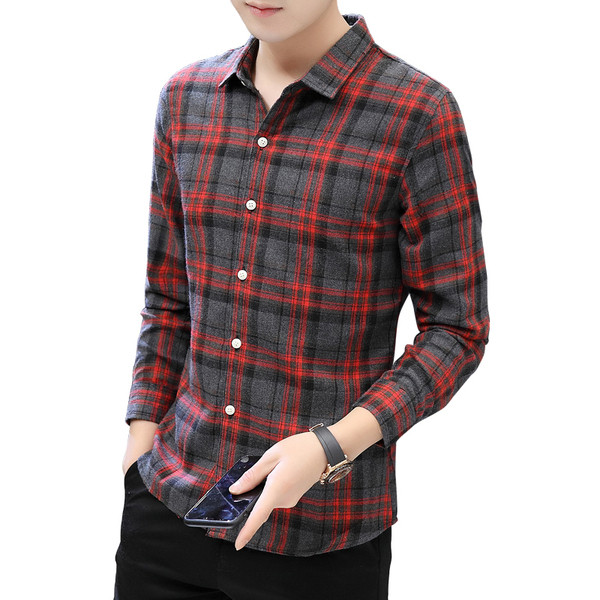 Klassikalise krae ja pikkade varrukatega ruuduline meestesärk