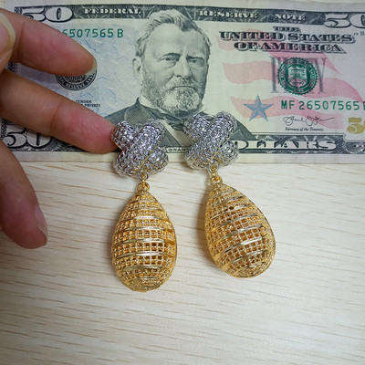 Elegáns, könnycsepp alakú női fülbevaló