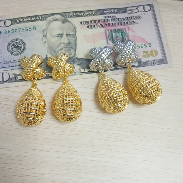 Elegáns, könnycsepp alakú női fülbevaló