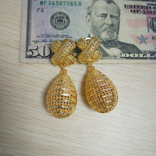 Elegáns, könnycsepp alakú női fülbevaló