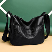 Moderni moteriška rankinė iš eko odos su ilga rankena ir užtrauktuku