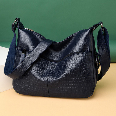 Moderni moteriška rankinė iš eko odos su ilga rankena ir užtrauktuku