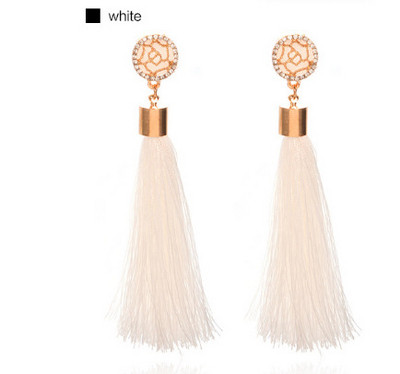 Modern hosszú fülbevaló bojttal