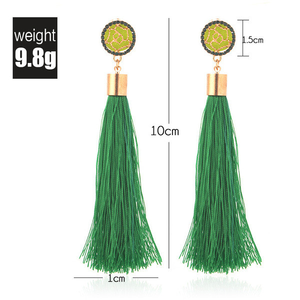 Modern hosszú fülbevaló bojttal