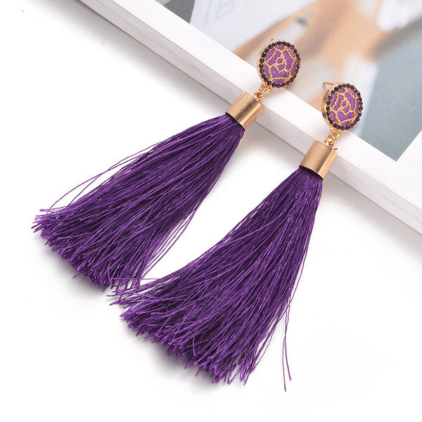 Modern hosszú fülbevaló bojttal