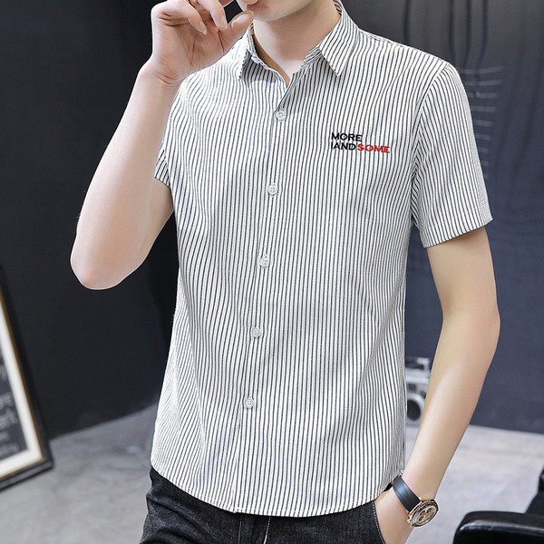 Modern férfi ing rövid ujjal és hímzéssel