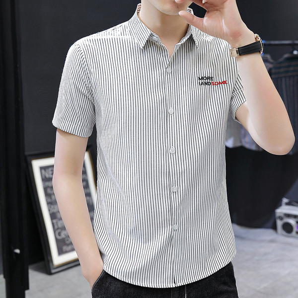 Modern férfi ing rövid ujjal és hímzéssel