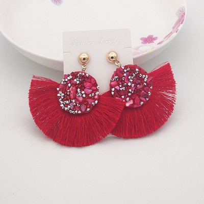 Modern női fülbevaló kövekkel és rojtokkal