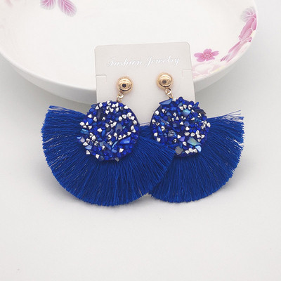 Modern női fülbevaló kövekkel és rojtokkal