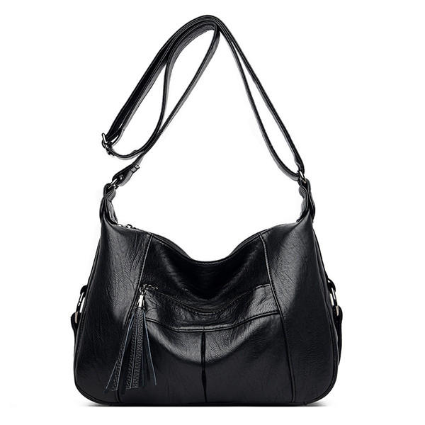 Lezser női táska hosszú füllel és bojttal