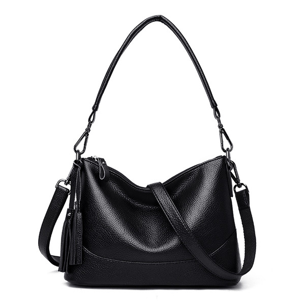 Alkalmi bőrtáska hosszú füllel és bojttal