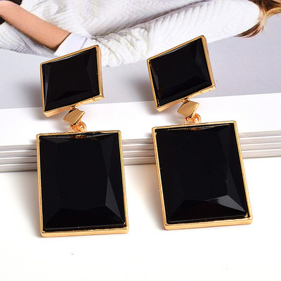 Női fülbevaló nagy kövekkel