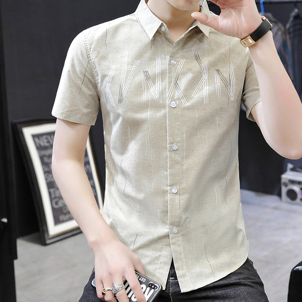 Férfi ing rövid ujjal és klasszikus gallérral