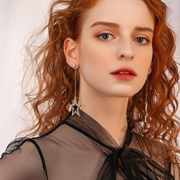Modern női fülbevaló kövekkel függő csillaggal