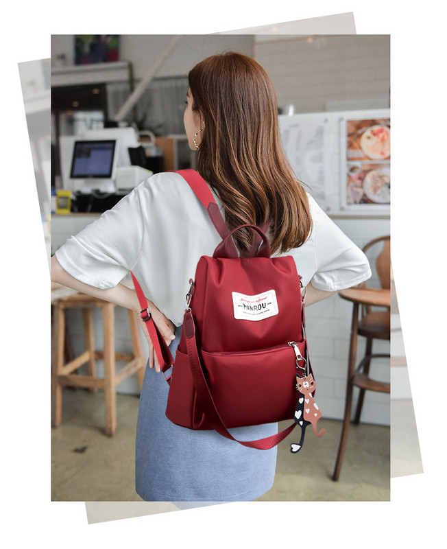 Női alkalmi hátizsák elülső zsebbel és kiegészítővel