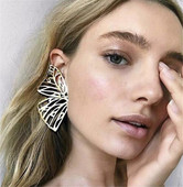 Nagy aszimmetrikus fülbevaló ezüst és arany színben