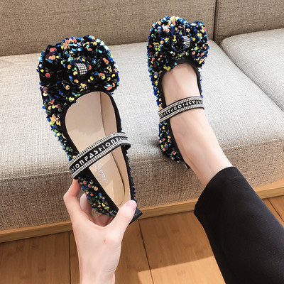 Modern női cipő flitterekkel, lapos talppal