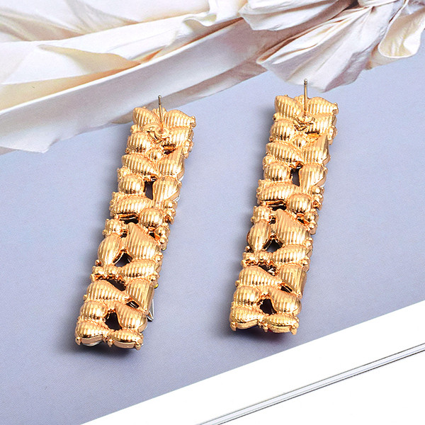 Hosszú fülbevaló színes kövekkel