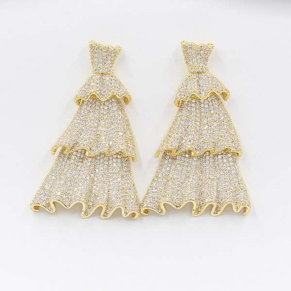 Elegáns, kövekkel borított női fülbevaló