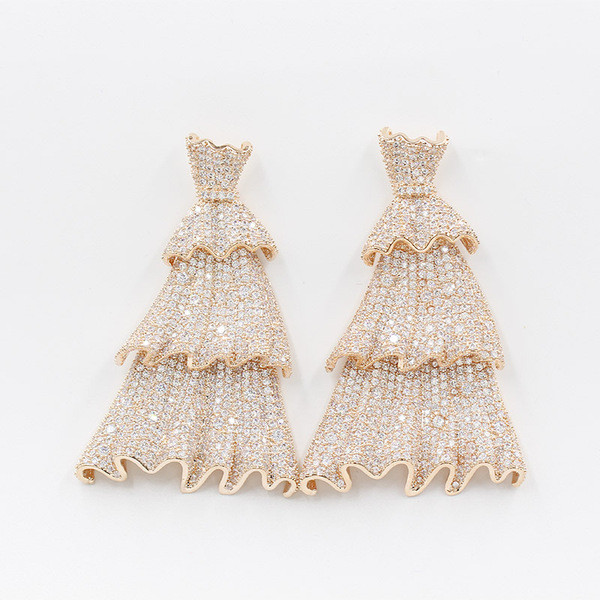 Elegáns, kövekkel borított női fülbevaló