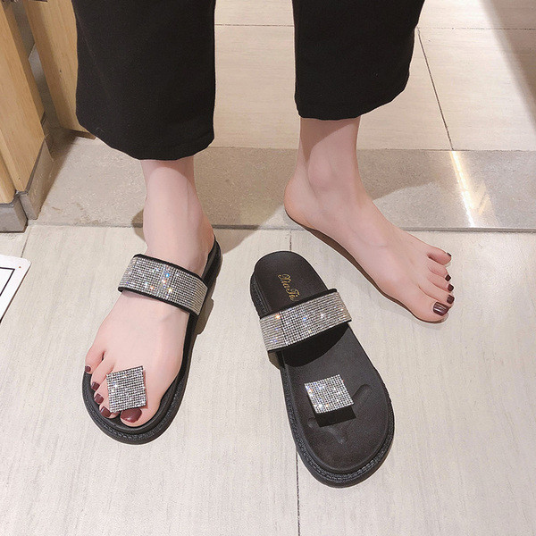 Naujo modelio moteriškos šlepetės su akmenukais ant dirželio