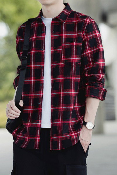 Languoti vyriški marškiniai su kišene ir sagomis