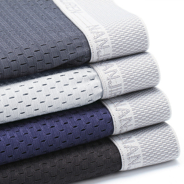 Vékony lélegző anyagból készült férfi boxer szett