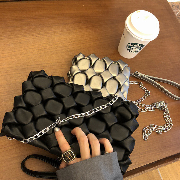 Stílusos női táska hosszú füllel