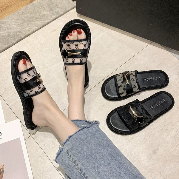 NAUJIENOS Moteriškos šiuolaikiškos šlepetės lygiais padais