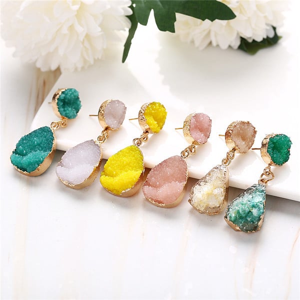 Modern női fülbevaló színes kristályokkal