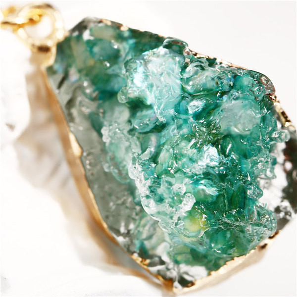 Modern női fülbevaló színes kristályokkal