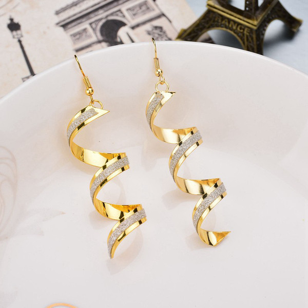 Spiraalikujulised naiste kõrvarõngad