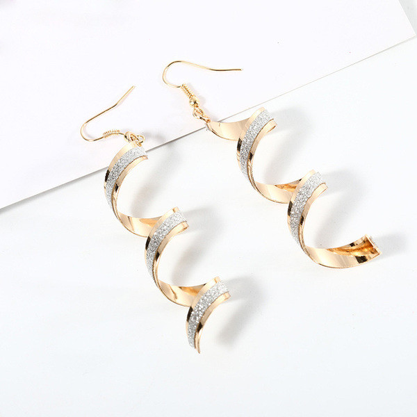 Spiraalikujulised naiste kõrvarõngad