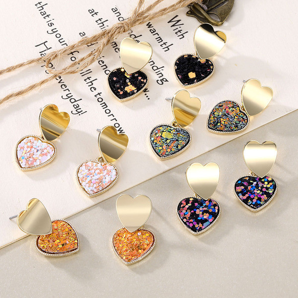 Modern női fülbevaló szív alakú flitterekkel