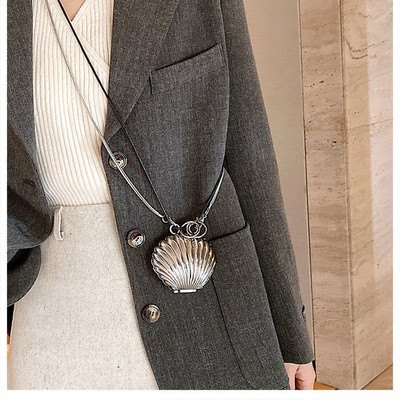 Μοντέρνο γυναικείο πορτοφόλι με μακριά λαβή