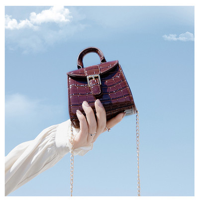 Modern női mini lakkbőr táska