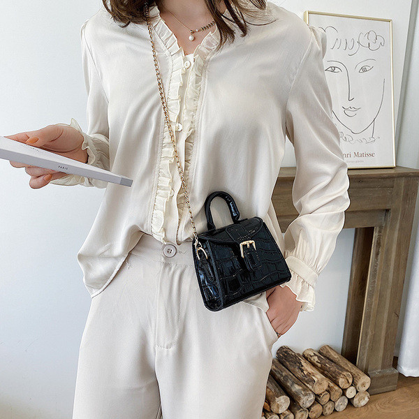 Modern női mini lakkbőr táska