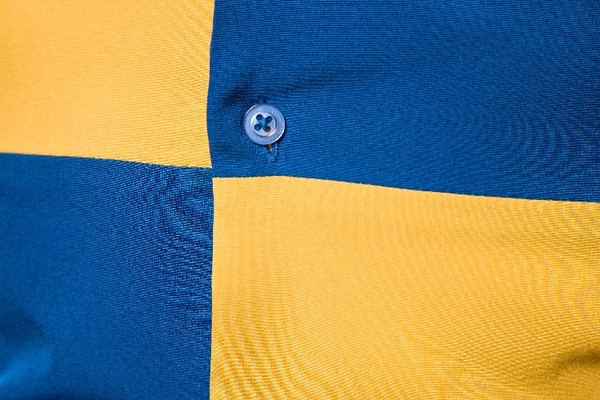 Modern férfi ing klasszikus gallérral és rövid ujjal