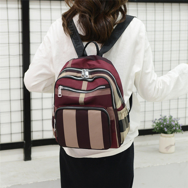 Spalvinga moteriška kuprinė su kišene priekyje