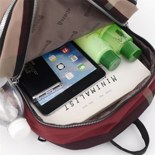 Spalvinga moteriška kuprinė su kišene priekyje