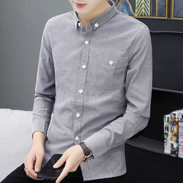 Stílusos férfi ing zsebbel és klasszikus gallérral