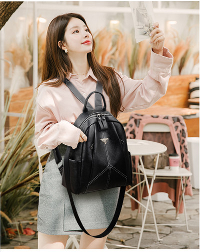 Moteriška laisvalaikio kuprinė iš eko odos su metaline apdaila