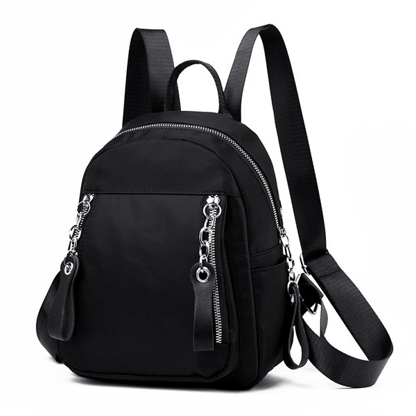 Női alkalmi hátizsák cipzárral és fém láncokkal