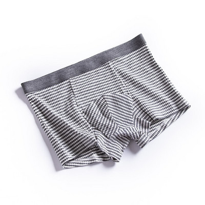 Légáteresztő anyagból készült férfi kockás boxer