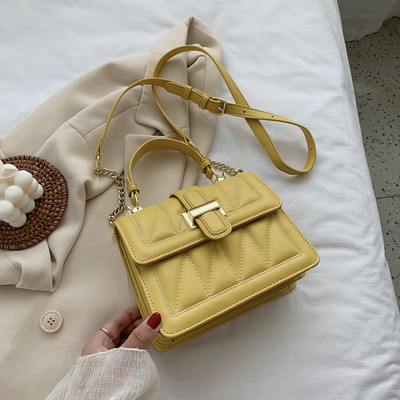 Stílusos női kézitáska csattal